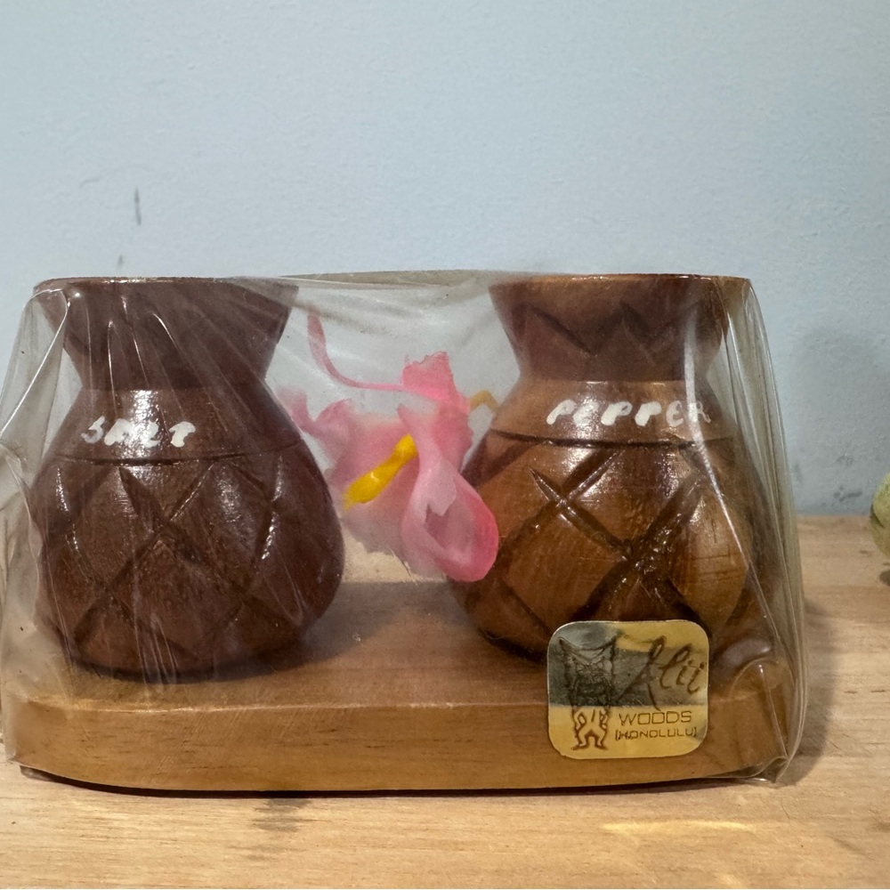 Vintage Alii Woods Honolulu Pineapple Salt and Pepper Shakers New! MCM